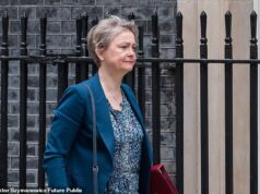 EUA ausentes enquanto o UK TODAY organiza cimeira numa tentativa desesperada de reabrir o Estreito de Ormuz… depois de Trump dizer aos ‘aliados’ para ‘tomarem cuidado’