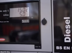 Os preços dos combustíveis para foguetes despertam um interesse renovado em carros elétricos à medida que os custos de carregamento se tornam mais baratos