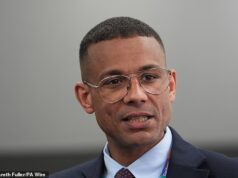 Os professores estão deixando o trabalho enquanto o apoio entre os membros do sindicato cai 70 por cento