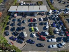 Os preços nas bombas dispararam para uma taxa recorde à medida que a guerra no Irão se aproxima, no momento em que as famílias se dirigem para a Páscoa – os preços do gasóleo numa estação perto de £3 por litro