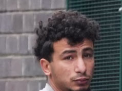 Três pequenos migrantes de barco foram considerados culpados de estuprar coletivamente uma mulher bêbada inconsciente na praia de Brighton, em um ataque “violento e brutal”.