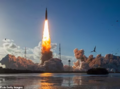 Como a Austrália está desempenhando um papel fundamental na primeira missão lunar em mais de 50 anos – a tripulação chega à órbita da Terra