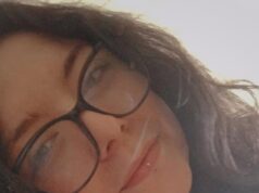 Motorista sofre o pior pesadelo de toda mulher depois de ficar sem gasolina em uma estrada tranquila à noite