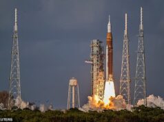 Capture vistas incríveis do histórico lançamento da missão lunar Artemis II a partir da janela do avião de passageiros