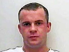 Um lutador de jaula, de 40 anos, que estava sob investigação após assassinar dois agentes do IRA que queriam que ele fosse um traficante de drogas, morreu na prisão.