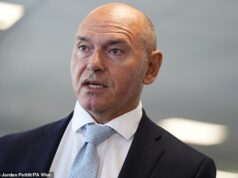 Os chefes do NHS alertaram que os médicos juniores poderiam entrar em greve todos os meses durante o resto do ano por causa dos salários – quando saírem dos hospitais na próxima semana.