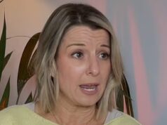 Mulher aterrorizada ‘presa’ em sua sala de viagem depois que homem nu bate em sua porta e faz ‘sexo horrível’ no corredor