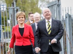 Nicola Sturgeon diz que seu divórcio do chefe do SNP, Peter Murrell, envolve mais do que suas alegações de peculato.