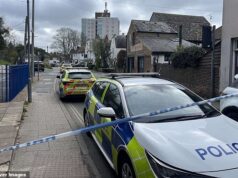 A polícia iniciou uma investigação de assassinato depois que um jovem de 19 anos foi morto a facadas na cidade litorânea na Sexta-Feira Santa.