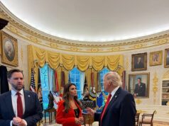 Alina Hubba brinca que está concorrendo para substituir Pam Bondi com fotos íntimas do Salão Oval