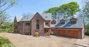 Os problemas financeiros de Helen Flanagan continuam quando o ex-WAG finalmente vende a casa conjugal – £ 500 mil acima do preço pedido