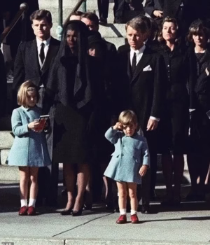 107646671-15702757-John_F_Kennedy_Jr_on_the_day_of_his_third_birthday_watched_as_hi-a-3_177525280901.avif