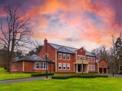 A estrela da Premier League, Kieran Tripper, finalmente vendeu a casa conjugal após o preço pedido de £ 1,1 milhão após sua separação da esposa Charlotte