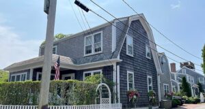 Bill Belichick processa Painter em US $ 300.000, que afirma ter sido gravemente ferido enquanto trabalhava no Nantucket Home Coach, de US $ 5 milhões, 73 anos, compartilha com a namorada líder de torcida Jordan Hudson, 24