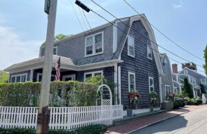 Bill Belichick processa Painter em US $ 300.000, que afirma ter sido gravemente ferido enquanto trabalhava no Nantucket Home Coach, de US $ 5 milhões, 73 anos, compartilha com a namorada líder de torcida Jordan Hudson, 24