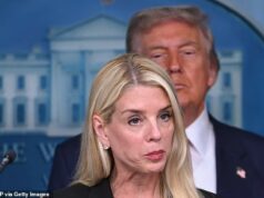 É provável que ele seja demitido após a demissão de dois importantes assessores de Trump, Pam Bondi – incluindo uma mulher do gabinete envolvida em um escândalo amoroso.
