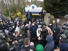 Linha de blasfêmia de Batley O que aconteceu com ameaças de morte a professores fanáticos por mostrarem caricaturas de Maomé em aulas de liberdade de expressão. Cinco anos depois, o correio revela consequências devastadoras e de gelar o sangue