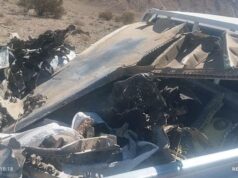 O Irã compartilha uma foto vívida do F-15E dos EUA abatido por seu foguete enquanto a busca desesperada continua pelo segundo aviador americano