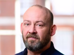 Você não precisa ir ao espaço para apreciar a natureza cósmica da história da Páscoa – basta entrar no seu jardim, diz Rev Giles Fraser.