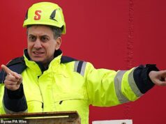 À medida que os preços dos combustíveis sobem, os eleitores pedem a Miliband que abandone a sua obsessão líquida zero e levante a proibição do petróleo e do gás do Mar do Norte, o que tornaria todas as nossas vidas mais fáceis.
