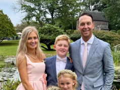 A tragédia acontece depois que o protagonista, pai de três filhos, corre para o oceano para salvar três crianças das correntes marítimas durante as férias na Flórida