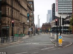 O clubber de 20 anos adoeceu no local e morreu nas ruas de Manchester