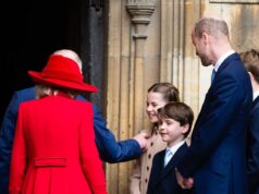 A princesa Charlotte roubou a cena e recebeu um tapinha amoroso de seu avô Charles enquanto a família real apresentava uma frente unida nos cultos do Domingo de Páscoa.