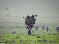 Trabalhistas acusados de ‘insultar’ projeto de lei baseado na guerra: Planos para aumentar as defesas do Reino Unido adiados até o próximo ano, apesar da reação massiva