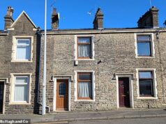 Vivendo a vida elevada! Casa com terraço intermediário é uma pechincha de £ 65.000… porque era uma fábrica de medicamentos