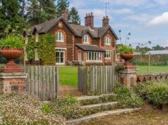 Feriado Edward é forçado a passar a Páscoa porque Andrew está se esforçando em Wood Farm