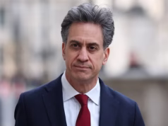 Ed Miliband ‘cometeria traição’ se o Partido Trabalhista mudasse de opinião sobre o petróleo e o gás do Mar do Norte em meio à divisão do gabinete sobre novas perfurações