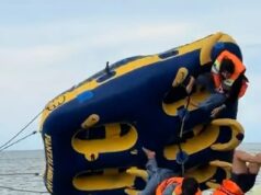 Invertendo o Inferno! Cinco turistas foram levados após acidente de passeio de ‘barco de donuts’ em praia da Indonésia