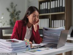 Os patrões vasculham centenas de páginas tentando descobrir o quão ruim será para eles a revolução dos direitos dos trabalhadores