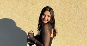 Uma terrível tragédia se desenrola depois que uma garota de 18 anos se senta no para-brisa de um carro enquanto ele dirige pela interestadual de Oklahoma