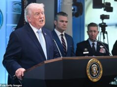 Trump revelou que 155 aviões estiveram envolvidos no ousado resgate do aviador que caiu de um penhasco enquanto tratava de seus próprios ferimentos e contatou as forças dos EUA com um ‘bip’ especial