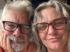 Brian Hooker diz que ‘cascata de fracassos’ ele ‘nunca se perdoará’ pela mudança da esposa para as Bahamas por telefone para um amigo