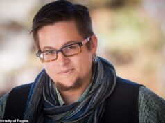 Acadêmico canadense com criança não binária ridicularizado por escolha absurda de pronomes