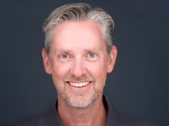 Trabalhadores forçados a comer tarântulas mortas durante retiro corporativo com tema ‘Survivor’ de pesadelo