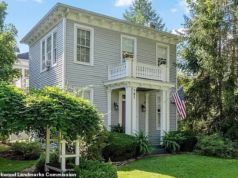 A esposa do CEO e instrutora de Pilates que dirige um Porsche comprou uma casa deslumbrante em 1878, tão histórica que é um marco designado… agora eles irritaram novos vizinhos com planos no estilo de Chip e Joanna Gaines para isso