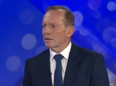 Tony Abbott exorta o governo trabalhista a ‘fazer mais’ no Oriente Médio – enquanto Albanese assina acordo de energia com Cingapura