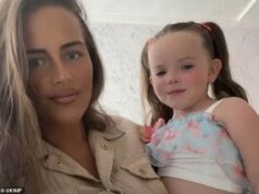 Mulher morre no hospital dias depois que um caminhão basculante bate em um pônei e uma armadilha – matando seu marido e sua filha de três anos