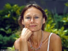 Angela Pleasance, estrela de Coronation Street, morre aos 84 anos. Homenagens à amada atriz e filha do icônico vilão de Bond