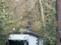 16h15 Golpe de Páscoa: Enquanto os trabalhadores municipais partem para o fim de semana do feriado, dois grupos de viajantes ‘agarram o terreno’ – e rapidamente começam a construir.