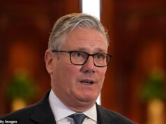 Starmer classifica a reviravolta de Chagos como ‘vergonhosa’ depois de abandonar o plano de ceder ilhas às Maurícias em meio à fúria dos EUA