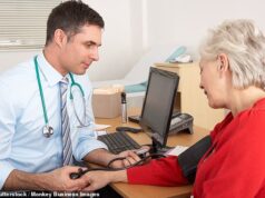 Os pacientes estão chegando não apenas com sintomas, mas também com roteiros – e aqueles que realmente precisam estão sendo deixados para trás, escreve a médica de família e apresentadora do NHS, DR Renee Hoenderkamp.