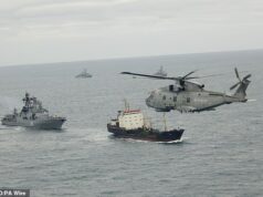 Le Humiliation: A outrora poderosa marinha enfrenta implorando à frota francesa por ajuda para patrulhar nossas próprias águas enquanto o PM zombava da reviravolta no acordo de Chagos: ‘Estamos contando com nosso inimigo mais antigo’