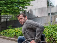 Uma defensora da deficiência revelou alguns dos comportamentos mais terríveis que testemunhou de passageiros em relação a utilizadores de cadeiras de rodas nos transportes públicos, ao fazer um apelo especial às pessoas sem deficiência em todo o mundo.