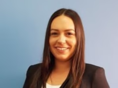 A glamorosa promotora Vanessa O’Brien é acusada de ter relacionamentos íntimos com vários presidiários.