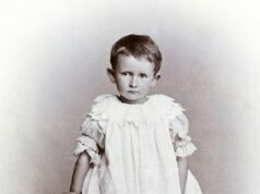 Museu acusado de ‘reescrever a história’ depois que visitantes chamam meninos vitorianos fantasiados de ‘fluidos de gênero’