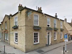 Lute para salvar um pub de 200 anos listado como Grade II da conversão de £ 32.000 por ano em sala de professores da escola